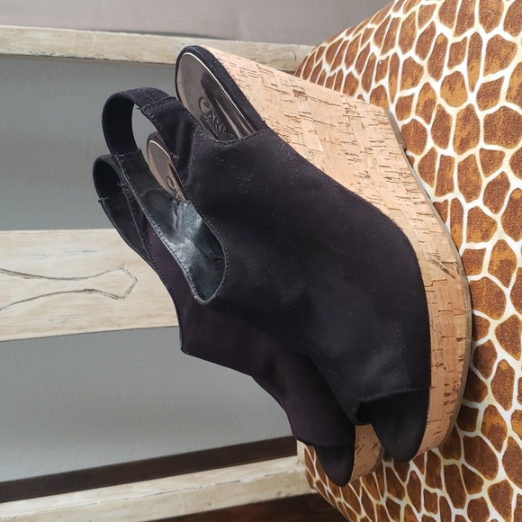 Carlos - Picture 2 of 11